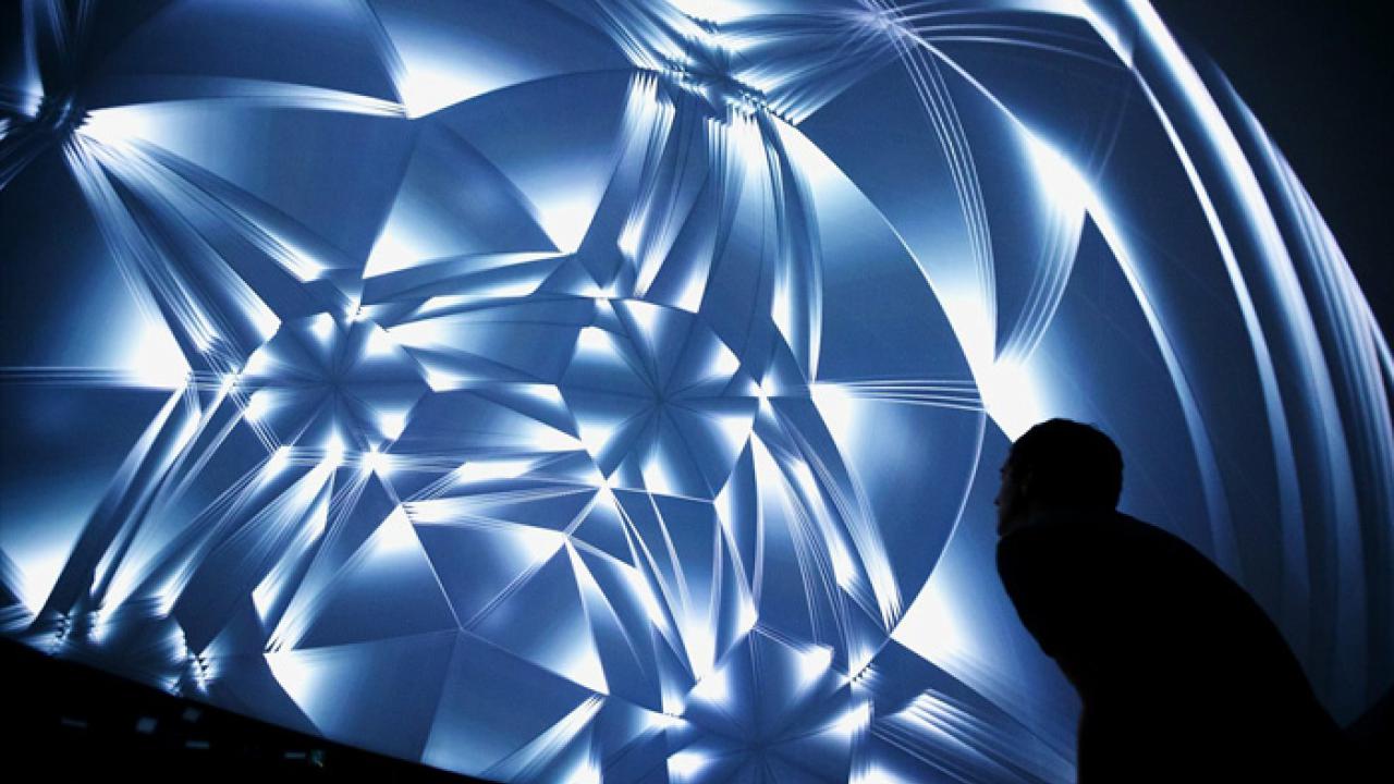Hyperform. Daito Manabe Cube. Maotik художник. Immersive Art & Tech. Viewing experience
